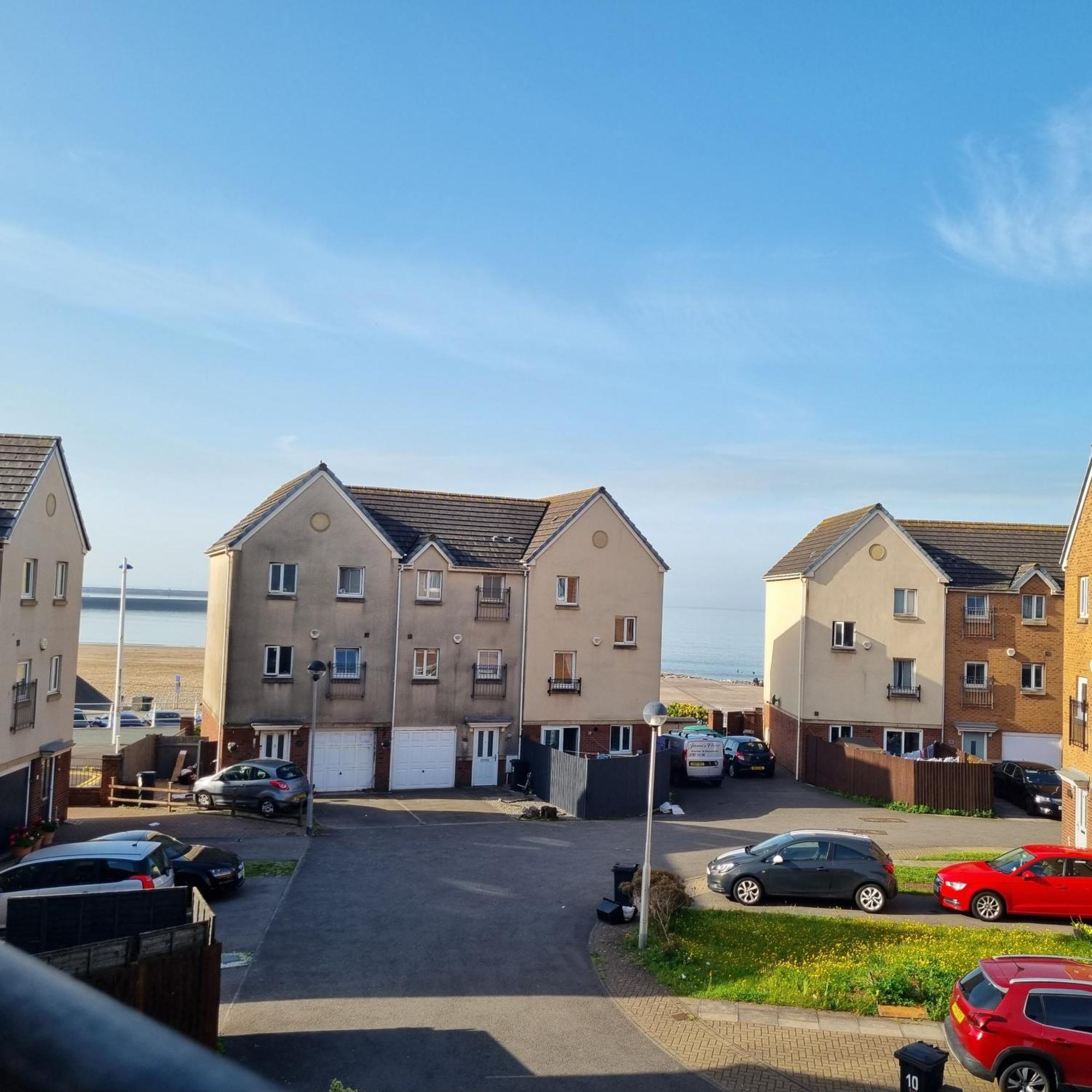 Sea Escape The Tardiis Beachfront Location Aberavon Beach Sea Views Driveway Parking Port Talbot Exterior foto