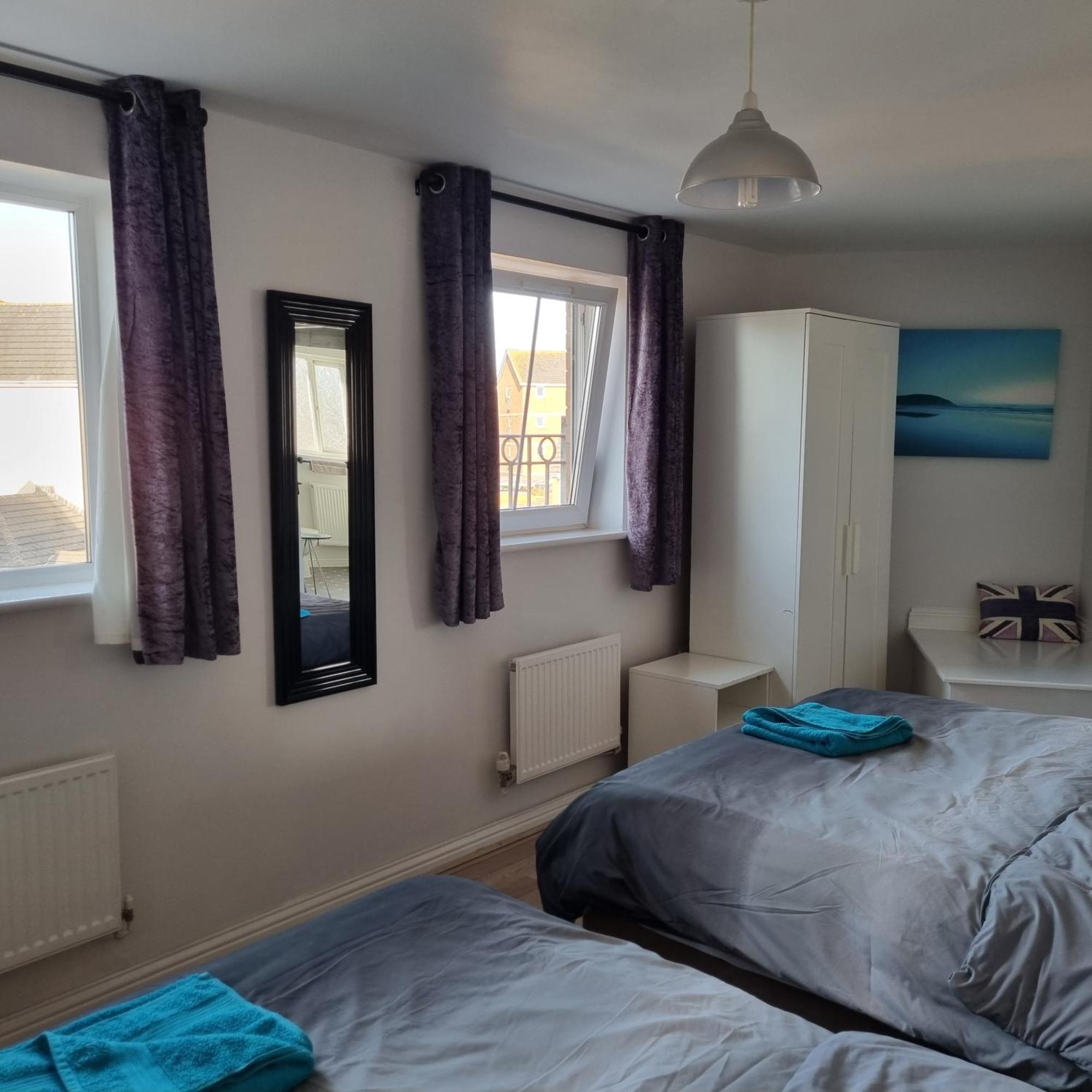 Sea Escape The Tardiis Beachfront Location Aberavon Beach Sea Views Driveway Parking Port Talbot Exterior foto